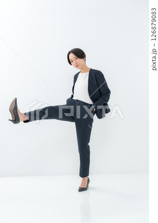 女性　ビジネス 126879083