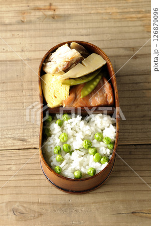 おかずたっぷり豆ご飯弁当 126879096