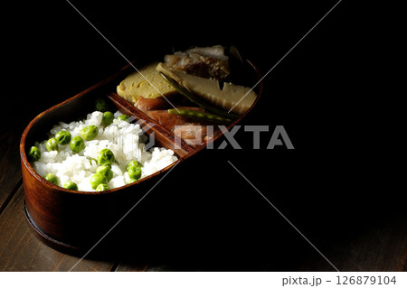 おかずたっぷり豆ご飯弁当 126879104