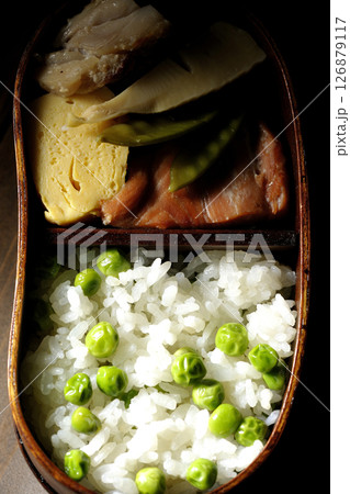 おかずたっぷり豆ご飯弁当 126879117