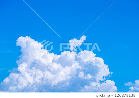 【夏素材】入道雲がわく夏空のイメージ素材【長野県】 126879139