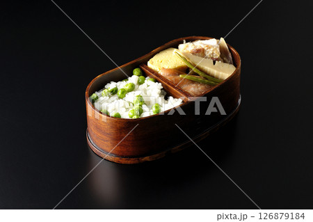おかずたっぷり豆ご飯弁当を黒背景で撮影 おかずたっぷり豆ご飯弁当を黒背景で撮影 126879184