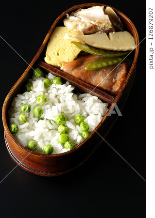 おかずたっぷり豆ご飯弁当を黒背景で撮影 おかずたっぷり豆ご飯弁当を黒背景で撮影 126879207
