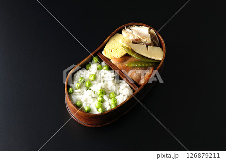 おかずたっぷり豆ご飯弁当を黒背景で撮影 126879211