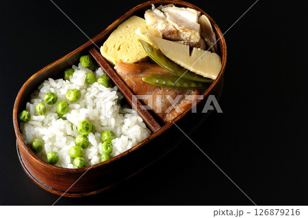 おかずたっぷり豆ご飯弁当を黒背景で撮影 おかずたっぷり豆ご飯弁当を黒背景で撮影 126879216