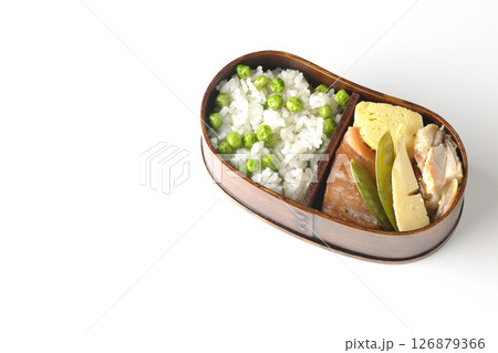おかずたっぷり豆ご飯弁当を白背景で撮影 おかずたっぷり豆ご飯弁当を白背景で撮影 126879366