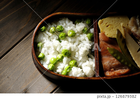 おかずたっぷり豆ご飯弁当 126879382