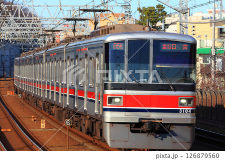 目黒線を走行する3000系電車 126879560