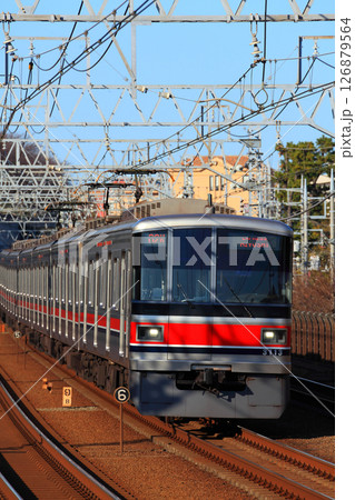 目黒線を走行する3000系電車 126879564
