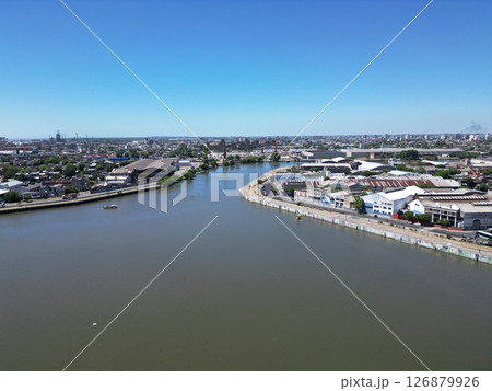 ブエノスアイレスで最も有名なボカ地区の港湾風景空撮 ブエノスアイレスで最も有名なボカ地区の港湾風景空撮 126879926