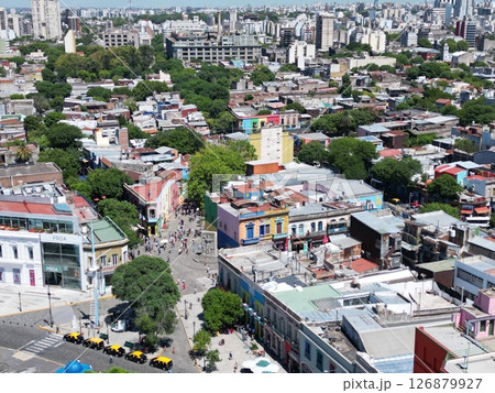 ブエノスアイレスで最も有名なボカ地区の街並み空撮 ブエノスアイレスで最も有名なボカ地区の街並み空撮 126879927