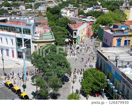 ブエノスアイレスで最も有名なボカ地区の街並み空撮 126879930