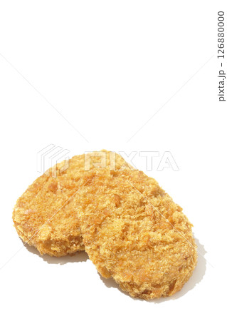 ビーフコロッケを白背景で撮影 126880000