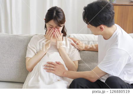 妊婦　マタニティーブルー 126880519