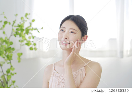 女性 美容 フェイシャルケア 自宅 女性 美容 フェイシャルケア 自宅 126880529