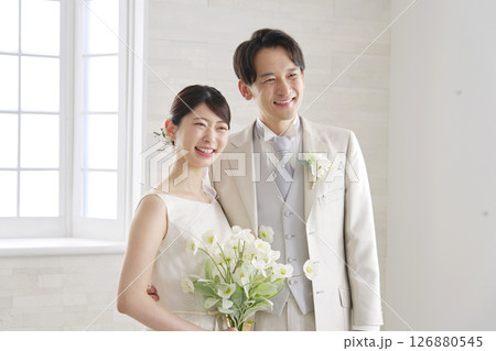 花嫁と花婿 笑顔 ポートレート 花嫁と花婿 笑顔 ポートレート 126880545