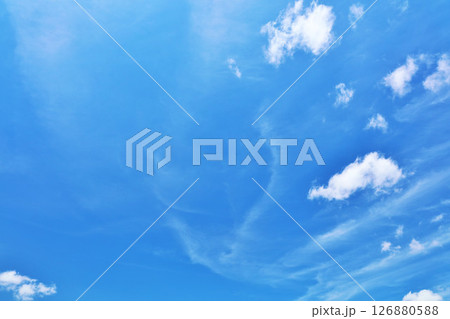 夏の青空と雲 夏の青空と雲 126880588
