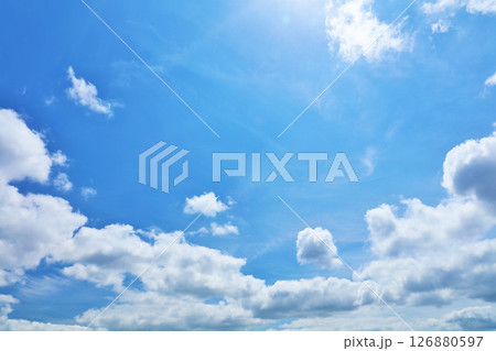 夏の青空と雲 夏の青空と雲 126880597
