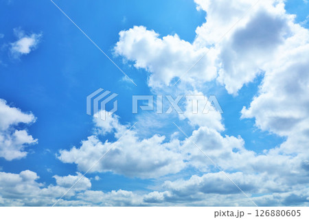 夏の青空と雲 夏の青空と雲 126880605