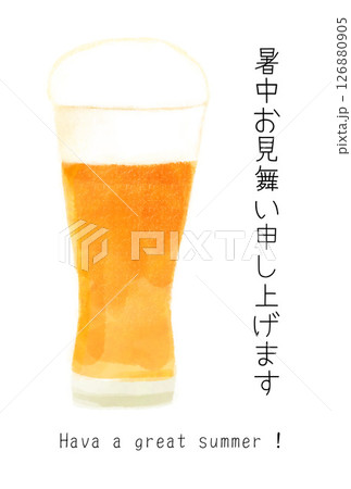 水彩タッチで描いた、ジョッキに入ったビールのイラストレーションの夏の挨拶状 126880905