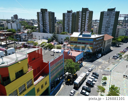 ブエノスアイレスの玄関口、ボカ地区の街並みの空撮 ブエノスアイレスの玄関口、ボカ地区の街並みの空撮 126881101