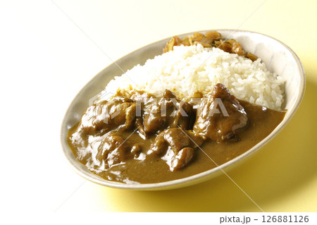 大きな鶏肉がゴロゴロと入っているチキンカレー 126881126