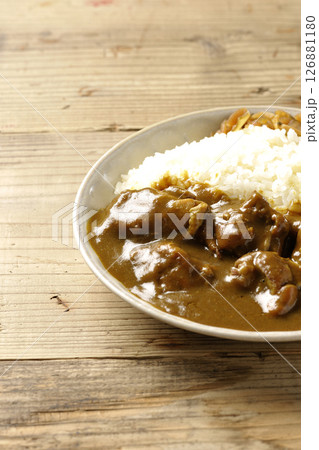 大きな鶏肉がゴロゴロと入っているチキンカレー 大きな鶏肉がゴロゴロと入っているチキンカレー 126881180
