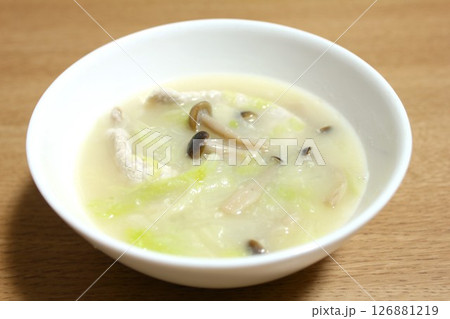 家庭の白菜のクリームシチュー 126881219