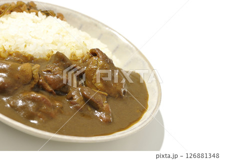 大きな鶏肉がゴロゴロと入っているチキンカレーを白背景で撮影 大きな鶏肉がゴロゴロと入っているチキンカレーを白背景で撮影 126881348