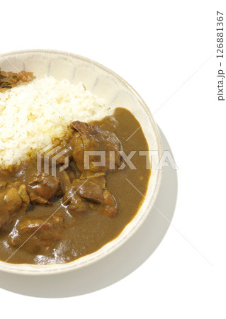 大きな鶏肉がゴロゴロと入っているチキンカレーを白背景で撮影 大きな鶏肉がゴロゴロと入っているチキンカレーを白背景で撮影 126881367