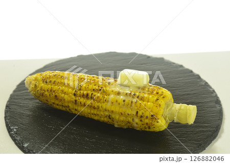 プレートの上にコーンバター 126882046