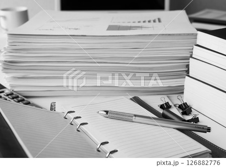 報告書作成　マニュアル作成　記録　書類作成　仕事　ビジネス 126882776