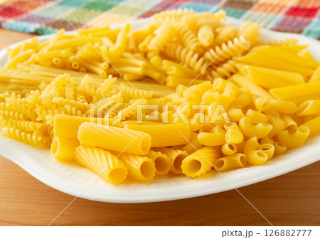 いろいろなマカロニ　多種類　パスタ　炭水化物 126882777