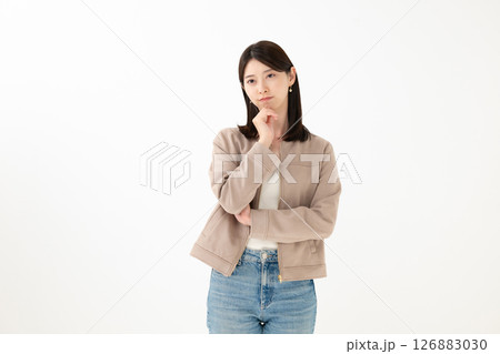 考える女性 考える女性 126883030