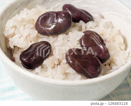そらまめの炊き込みご飯 紅むきそらまめ そらまめの炊き込みご飯 紅むきそらまめ 126883128