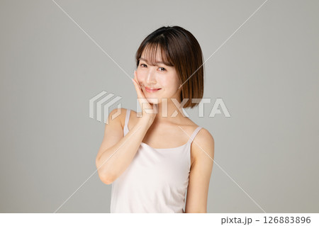 若い女性のビューティーイメージ 126883896