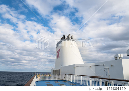 【東京九州フェリーはまゆう新門司行のファンネル】 126884129
