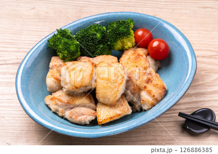 塩麹漬け鶏の揚げ焼き 塩麹漬け鶏の揚げ焼き 126886385