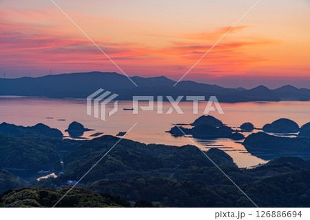 （長崎県）長串山公園から見る北九十九島・沖の船　夕景 126886694