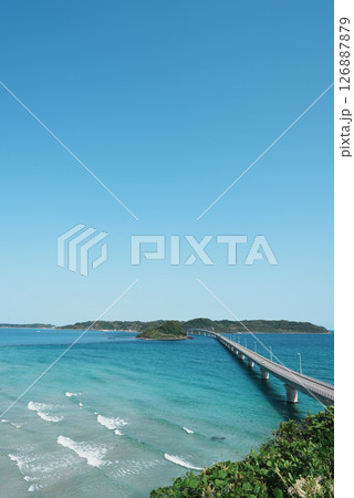 【縦写真】角島大橋 126887879