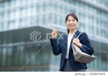 女性 ビジネス 女性 ビジネス 126887945