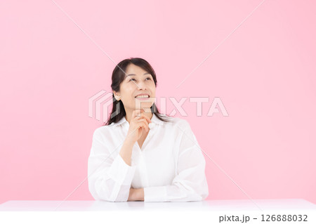 女性 スキンケア 女性 スキンケア 126888032