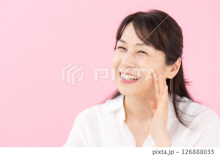 女性 スキンケア 女性 スキンケア 126888035