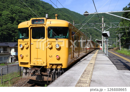 赤穂線/伯備線115系電車(6両編成:新見行) 赤穂線/伯備線115系電車(6両編成:新見行) 126888665