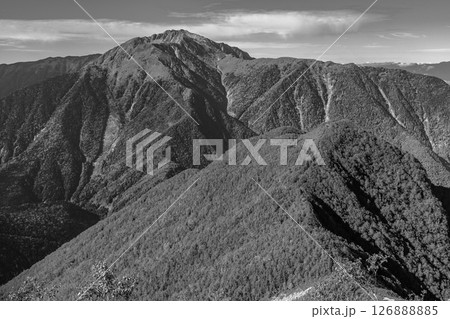 長野県の北沢峠から甲斐駒ヶ岳登山：双児山と仙丈ケ岳 126888885