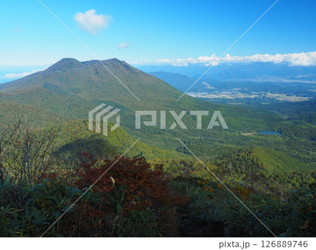 戸隠連峰・高妻山から望む秋の黒姫山 126889746