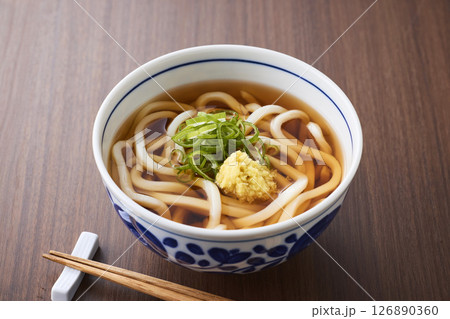 温かいかけうどん 温かいかけうどん 126890360