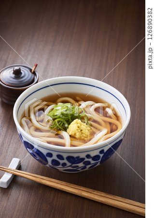 温かいかけうどん 温かいかけうどん 126890382