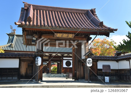 快晴の初秋の朝、会津若松、会津藩校日新館南門に立ち、会津藩の隆昌期を想う 126891067