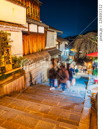 秋の京都 夜の三年坂 秋の京都 夜の三年坂 126891312
